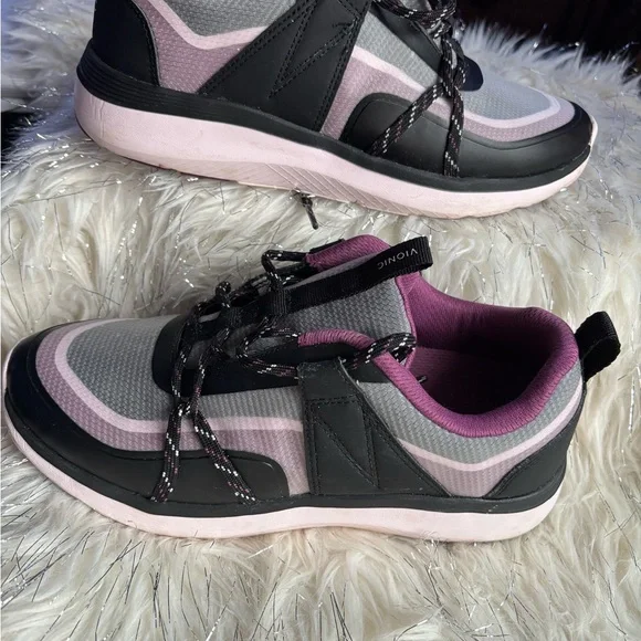 VIONIC Black and Pink Low-Top Sneakers with Rubber Sole - Picture 4 of 13